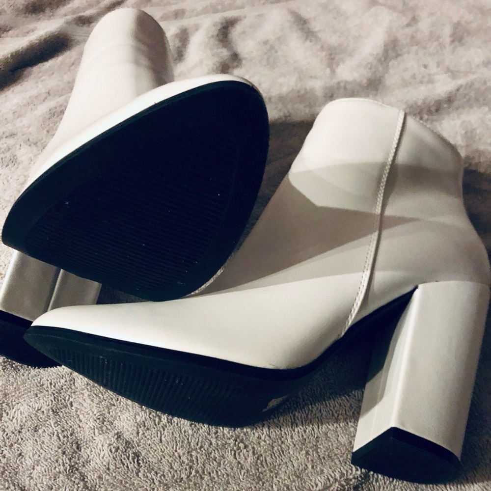 Elegant White Ankle Boots - Picture 3 of 8